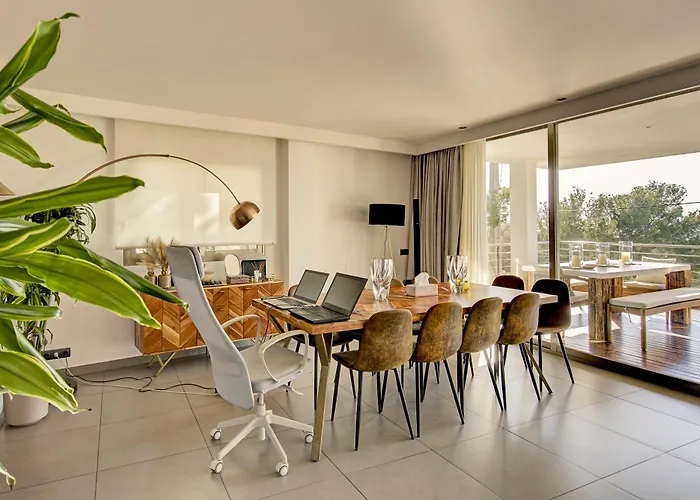 Talamanca 3-Bedroom Villa Ensuite, Nice Sea View